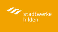 Logo der Stadtwerke Hilden auf orangenem Hintergrund