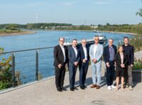 Gruppenbild der Geschäftsführer der Stadtwerke Hilden, Langenfeld und Monheim sowie der Bürgermeister.