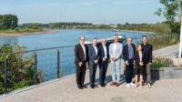 Gemeinsam für eine starke Versorgung vor Ort Gruppenbild der Geschäftsführer der Stadtwerke Hilden, Langenfeld und Monheim sowie der Bürgermeister.
